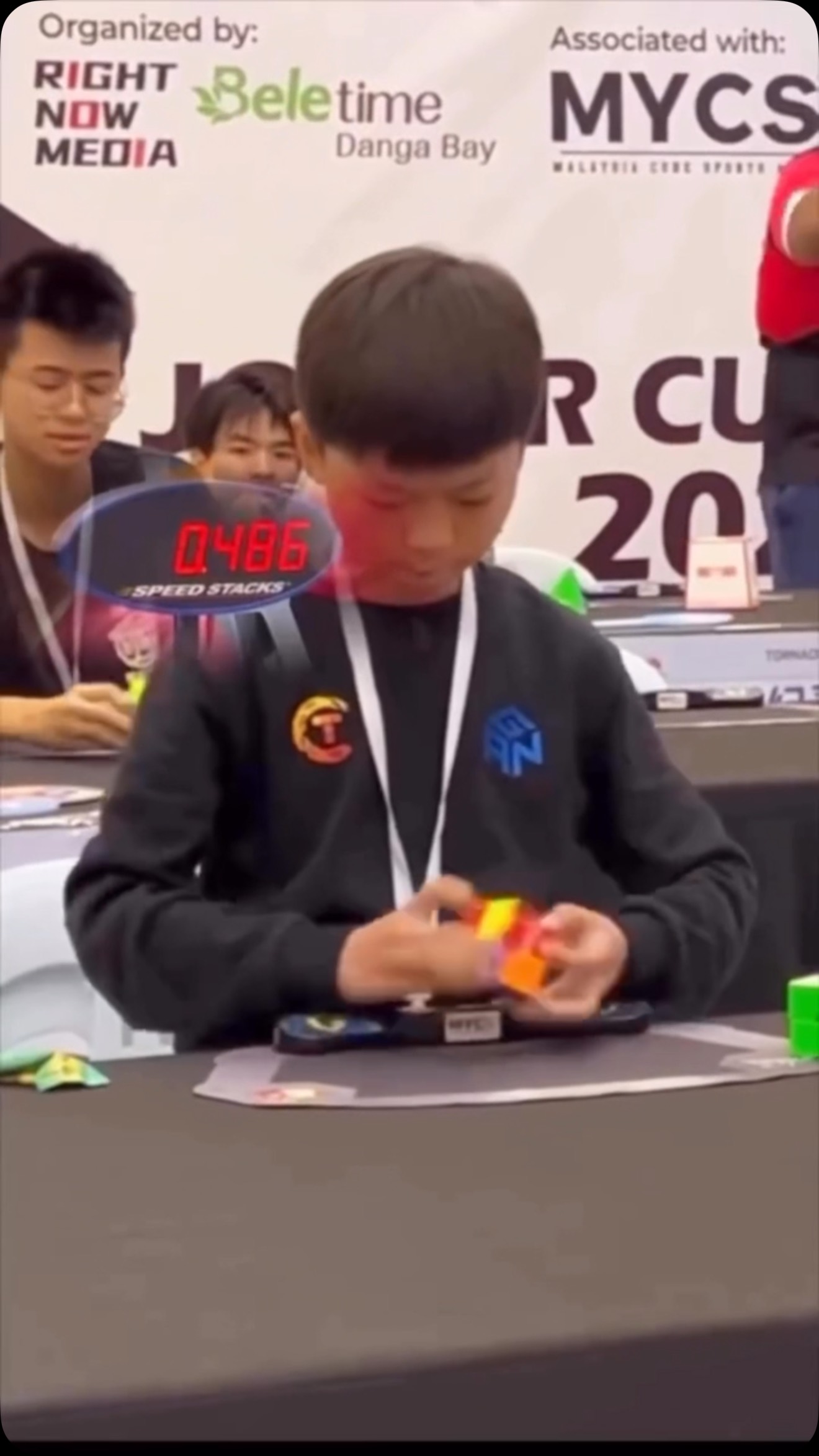 Rubik Küpü Çözen Çocuk vs Tuvalet Kağıdı Değiştiren Baba: 'Bundan Daha Zoru Yok!'